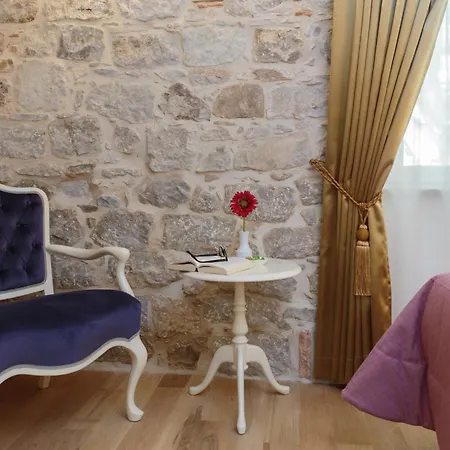 Opera Heritage Bed & Breakfast 4*