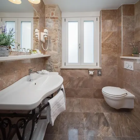 Opera Heritage Bed and breakfast 4*