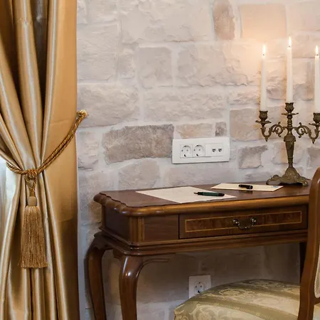 Opera Heritage Bed & Breakfast Split