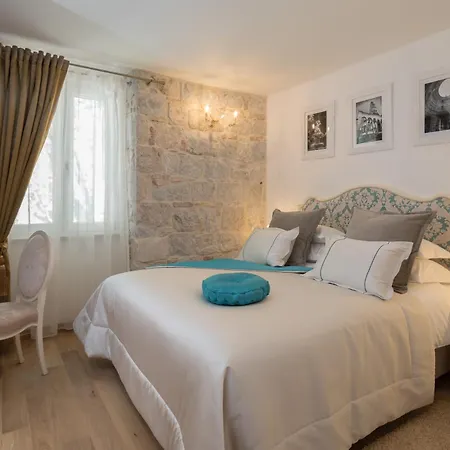 Opera Heritage 4* سبليت