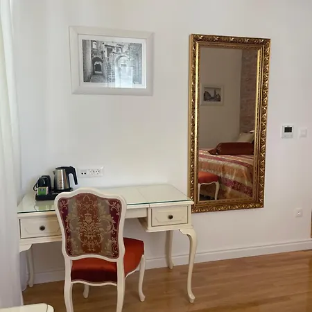فندق مبيت وإفطار Opera Heritage 4*