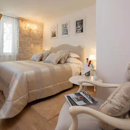 Opera Heritage Bed & Breakfast 4*